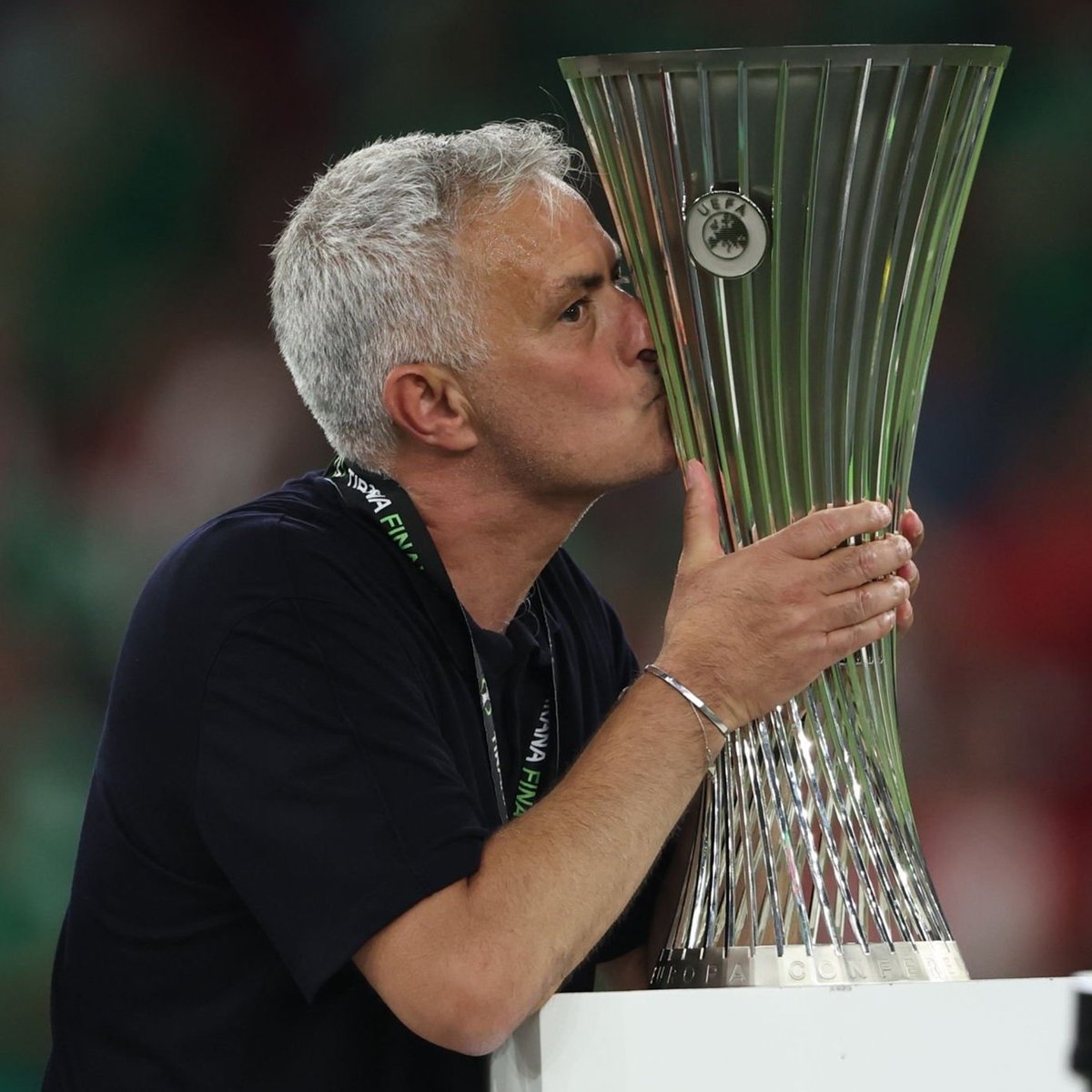 idextratime's tweet photo. Pelatih terakhir yang mampu membawa klub Italia juara kompetisi Eropa:

🏆 #UECL 2022: Jose Mourinho (Roma)
🏆 #UCL 2010: Jose Mourinho (Inter) https://t.co/NyBDybdGAZ