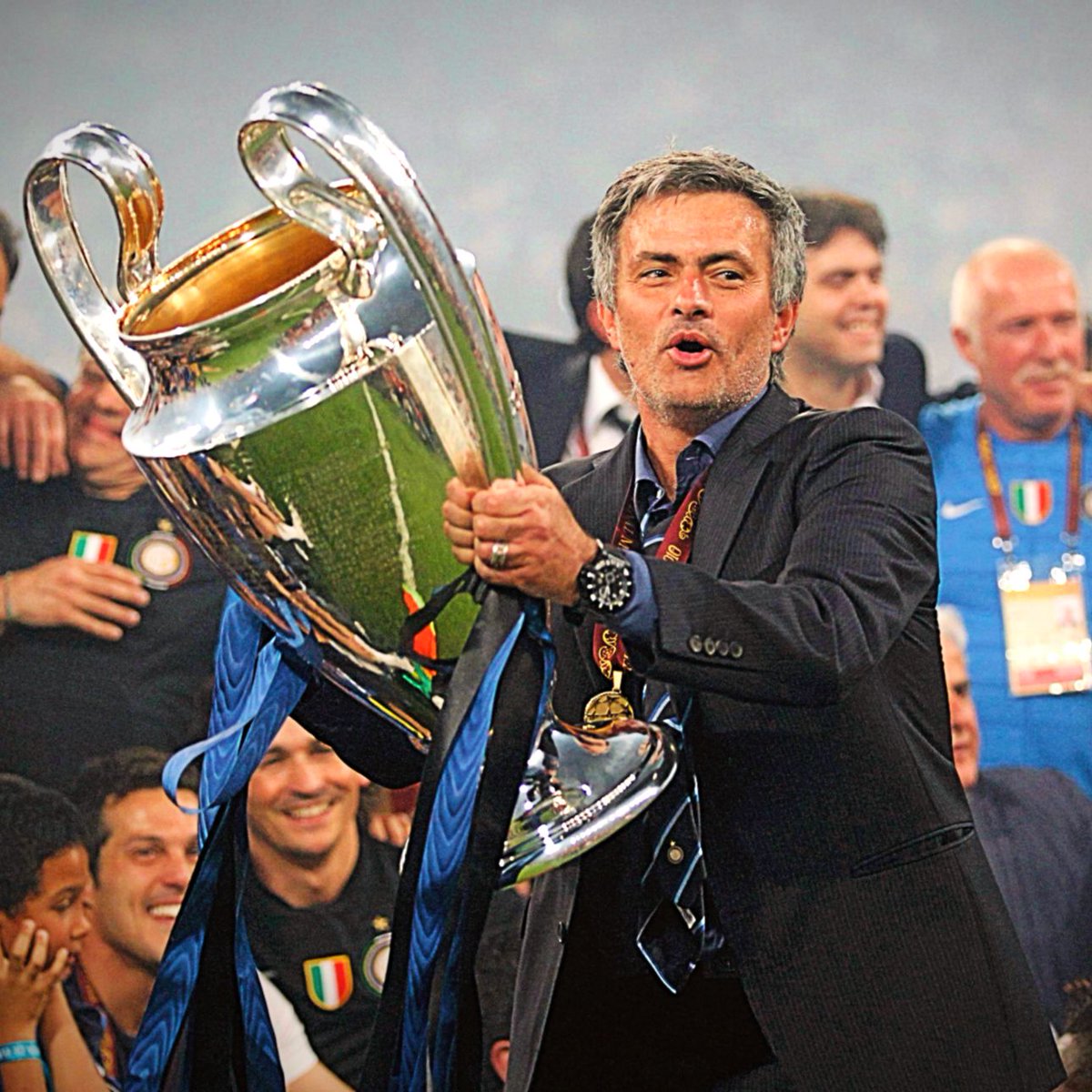 idextratime's tweet photo. Pelatih terakhir yang mampu membawa klub Italia juara kompetisi Eropa:

🏆 #UECL 2022: Jose Mourinho (Roma)
🏆 #UCL 2010: Jose Mourinho (Inter) https://t.co/NyBDybdGAZ