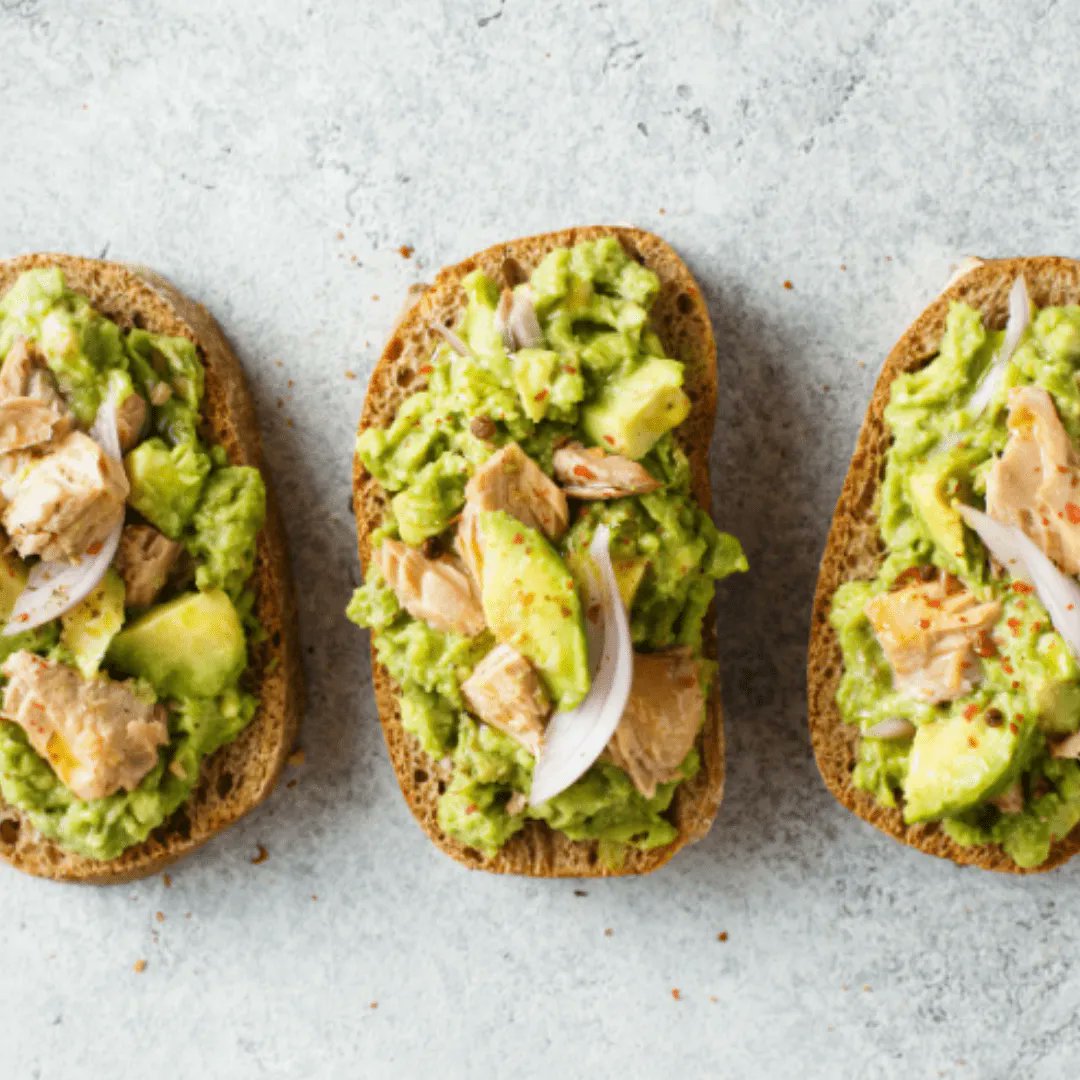 This avocado tuna salad sandwich is packed with protein and fresh greens and served on a whole wheat everything bagel or your favorite bread. buff.ly/3sH7Nak