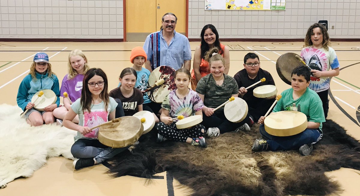 Milnekip's tweet photo. Chi Miigwetch Kevin and Tara for the knowledge shared @LifeAtSSES    We learned that our bundles protect us and children are sacred 🦅❤️ https://t.co/WpbmoEt9nw