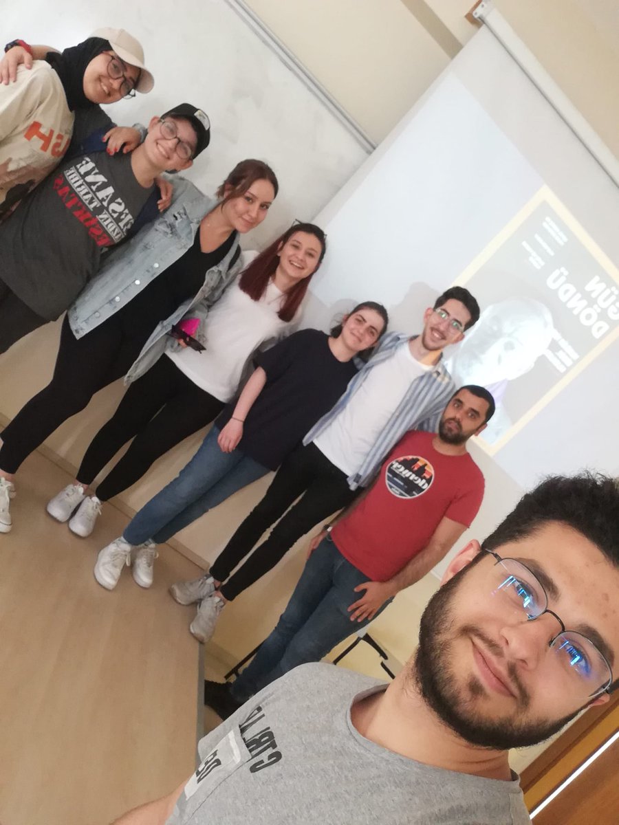 Gündöndü'nün ikinci sayısı için hep birlikte çalışıyoruz 👊🥳📚😊