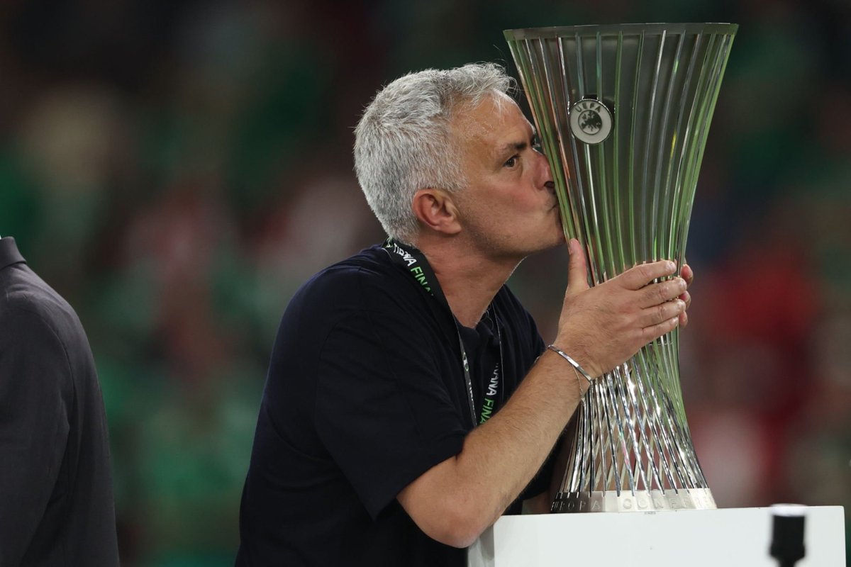 UEL4AR's tweet photo. جوزيه مورينهو وحكاية عشق مع الألقاب الأوروبية 😍🔝

2️⃣ دوري أبطال أوروبا
2️⃣ كأس الإتحاد الأوروبي/الدوري الأوروبي
1️⃣ دوري المؤتمر الأوروبي 

#الدوري_الأوروبي | #UEL https://t.co/dHXIUbt9En