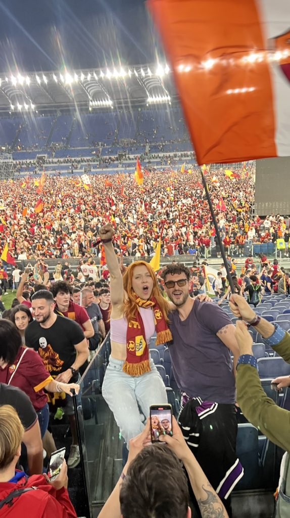 noemiofficial's tweet photo. Non mi stanco mai di te…
@OfficialASRoma 
#RomaFeyenoord https://t.co/ZZJy6fwGcE