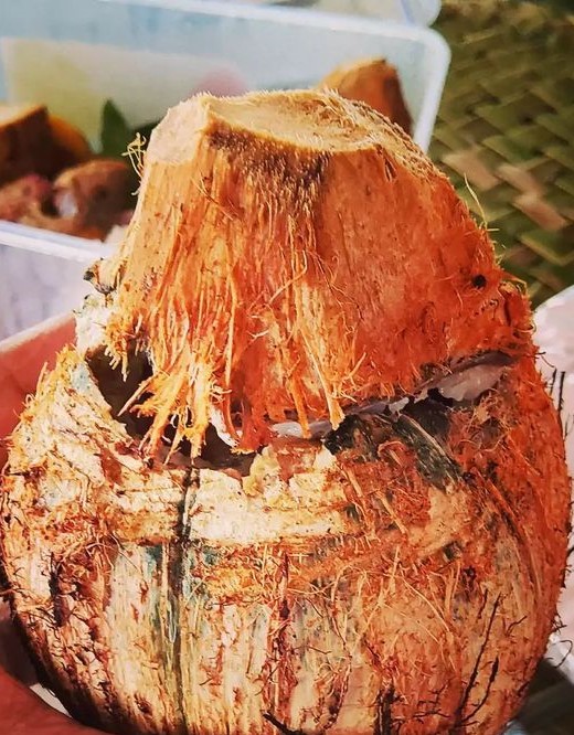 KiribatiInfo's tweet photo. This is called 'Te Ibunroro', a special local dish from the village of #Autukia in #Nonouti, where a young coconut is stuffed with seashell fish, soaked in coconut cream, seasoned with a little bit of natural salt, and baked in an open fire.
#visitkiribati #localcusine https://t.co/dkmFwqWa7I