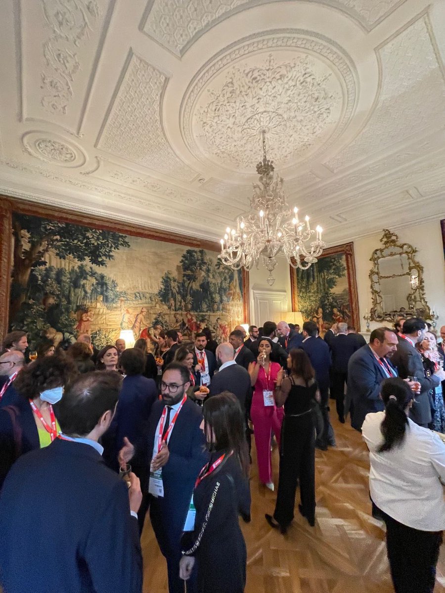 thtclouds's tweet photo. Prima serata londinese con Smau presso l’ambasciata italiana, occasione di networking e primi confronti. 

A domani per il giorno 2! 🇬🇧

#smauroadshow #smau #glooci https://t.co/2BAuRrTEg6