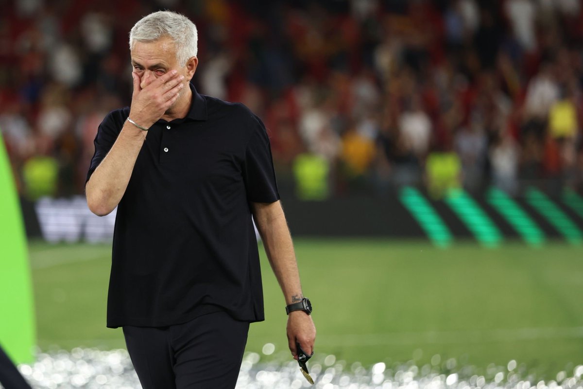 UEL4AR's tweet photo. الصورة تلخص كل شيء 🥺

#الدوري_الأوروبي | #UEL https://t.co/GQ2uXDnvNd