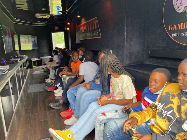 MelliCHAMPIONS's tweet photo. "Senior" Week continues at Mellichamp as we approach 5th grade promotion. Today's happenings included a game truck! #wearemellichampions #oneocsd #5thgradeweek @elc1908 @fosteringocsd https://t.co/PvRFiGSOiG