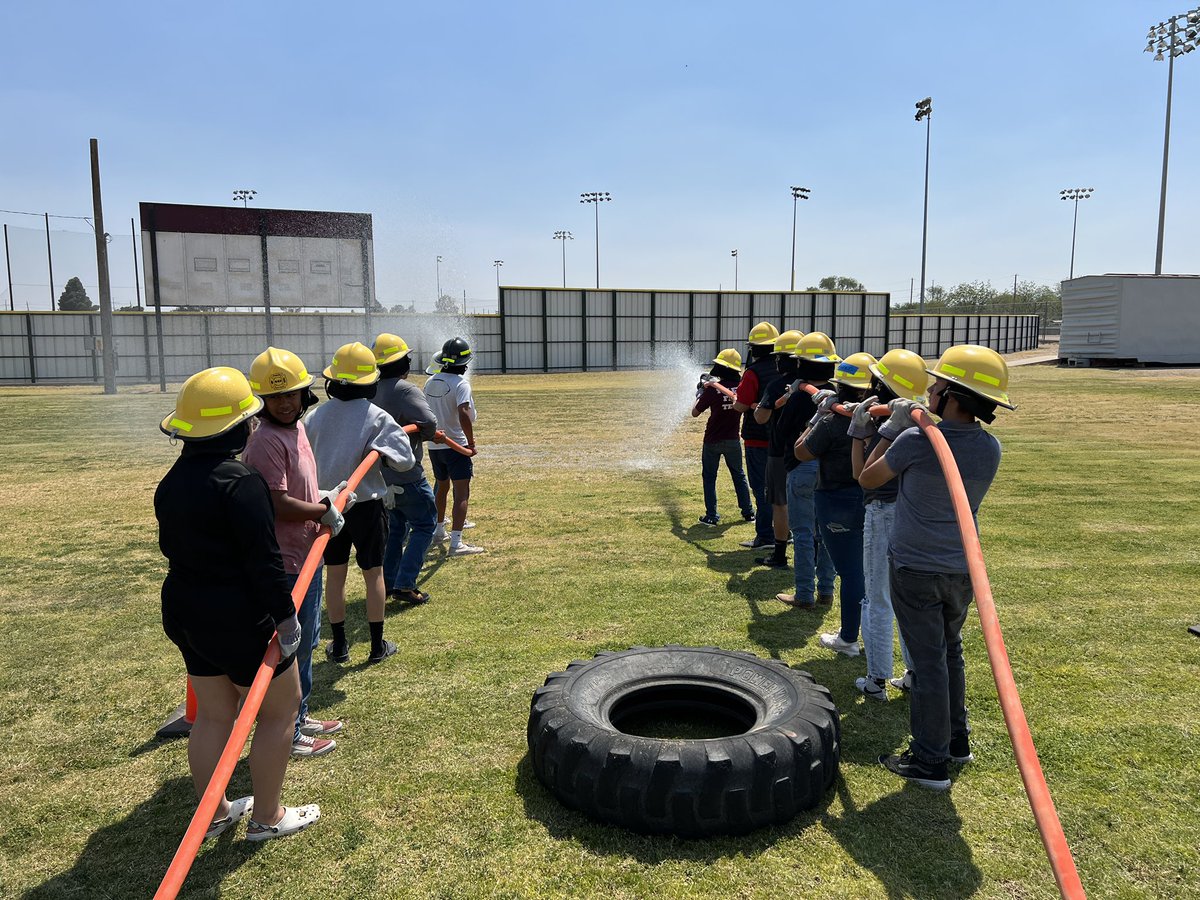 YsletaFire's tweet image. Hands-on exam today. Set up over 350 feet of hose, 3 nozzles, 11 cones, 4 spanner wrench’s, 2 gated wyes and one hydrant wrench.  “Hurry the house is burning!”#YouMayGetWet. 💦🧑‍🚒👩‍🚒👨‍🚒#FireTechRules @YsletaHS @yhscte