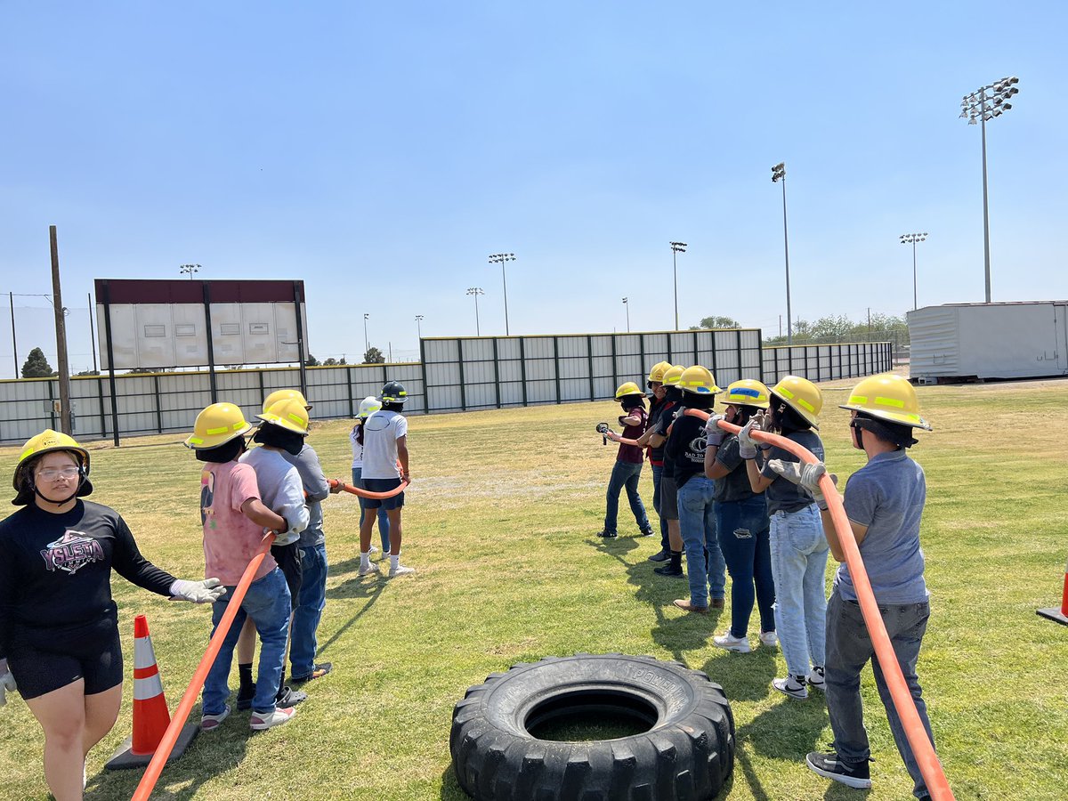 YsletaFire's tweet image. Hands-on exam today. Set up over 350 feet of hose, 3 nozzles, 11 cones, 4 spanner wrench’s, 2 gated wyes and one hydrant wrench.  “Hurry the house is burning!”#YouMayGetWet. 💦🧑‍🚒👩‍🚒👨‍🚒#FireTechRules @YsletaHS @yhscte