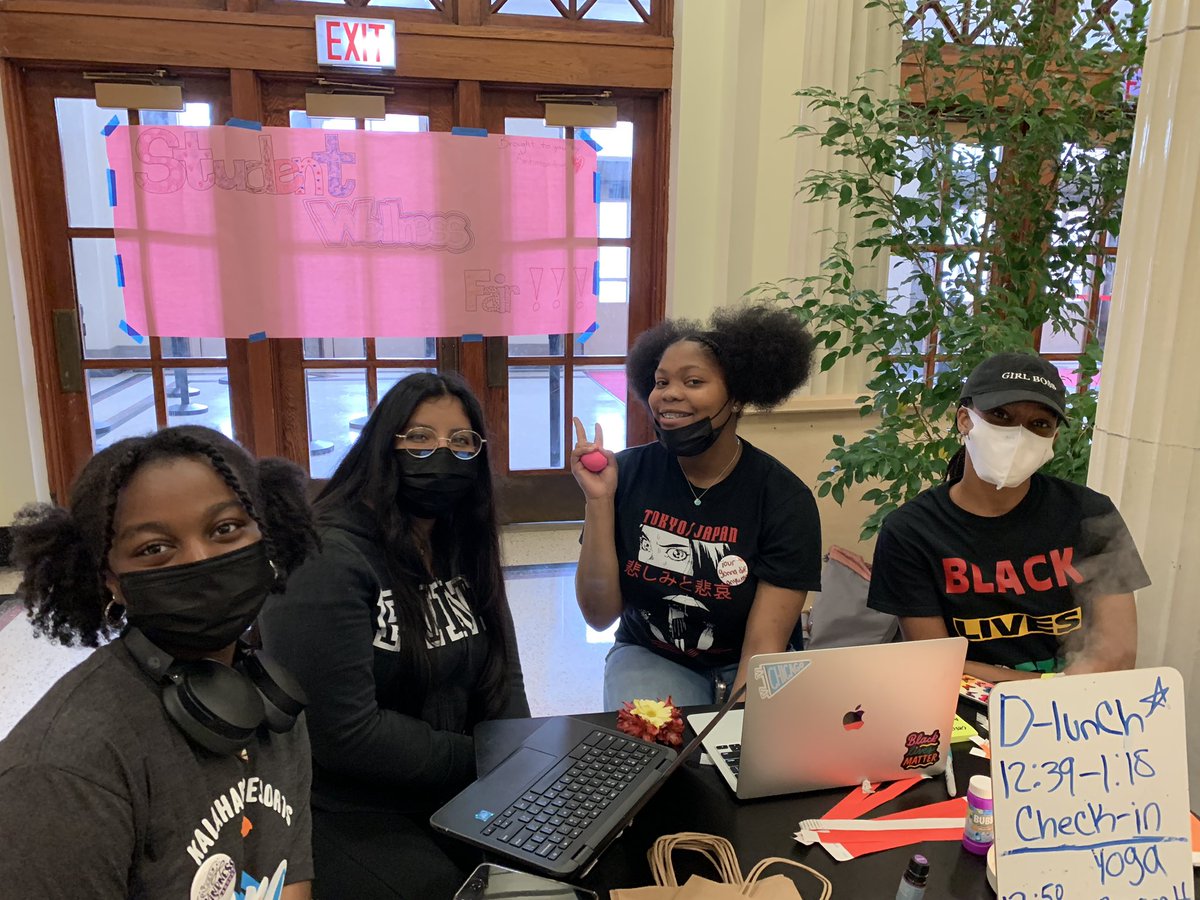 MsBerd's tweet photo. Sometimes teachers need to be lifted up too. Thanks, Lindblom Ambassadors, for doing just that today. You planned a wonderful Wellness Fair for the @LMSAEagles community!! @kahollerbach and I were so proud of you!! @CPSNetwork16 And, big shout-out to @ecopper3 for collaborating! https://t.co/M2VmOcoOaD