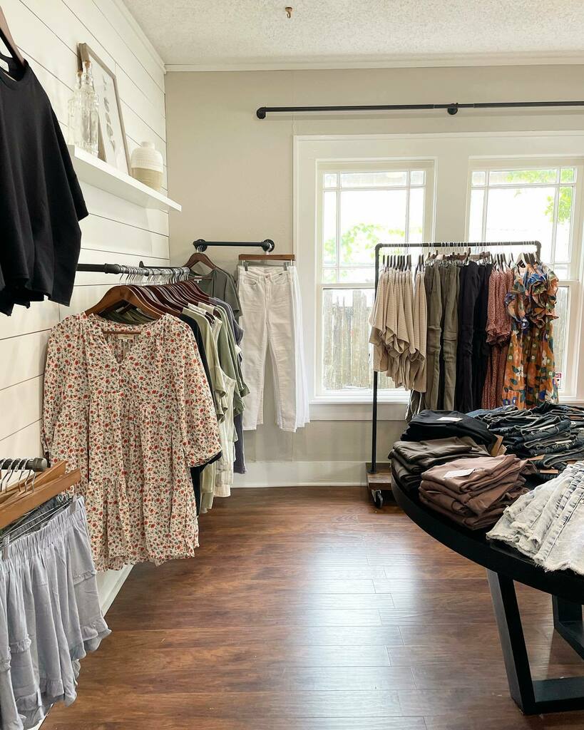 localandsmall's tweet photo. When you get that warm, happy feeling the moment you walk into a store. 🙌

That’s how I felt when I visited @thirdandsage yesterday — a brand new mother-daughter owned boutique on Elm St. (just 0.8 miles from the #dentonsquare). 

Their inviting atmo… https://t.co/wbGaGGFeoJ https://t.co/nsgybnlxf5