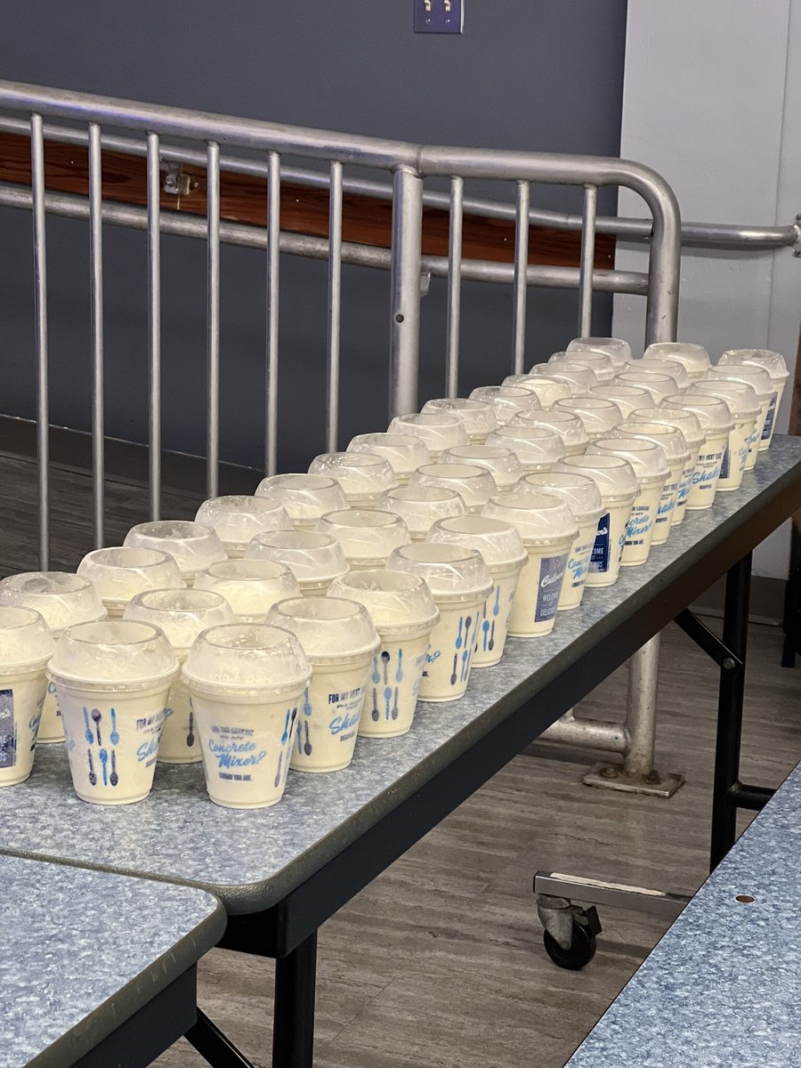 Diane67143048's tweet photo. Thank you Culver’s for the sweet treat!
#Letsummerbegin!
@LeeSchools @VillasElem @PtaVillas @culvers https://t.co/Ab2Z3GBkk5