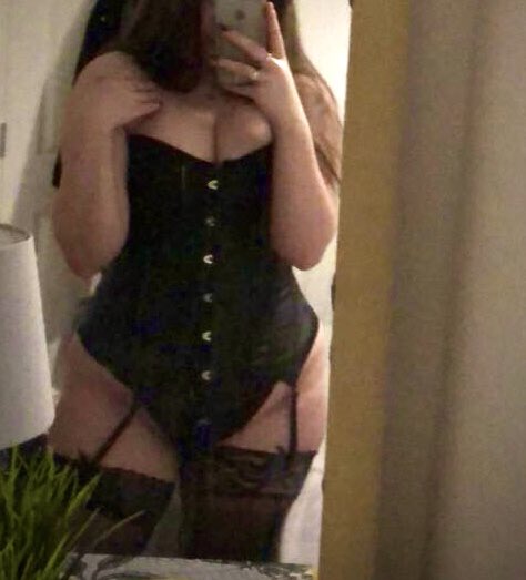 NSFWHolly_'s tweet photo. Subscribe for the juicy stuff xo 

https://t.co/WGmRaO0t3h

#nsfwtwt #onlyfansgirl #onlyfanspromo #ContentCreator #NSFW #NSFW #onlyfans https://t.co/8rjiitVP98