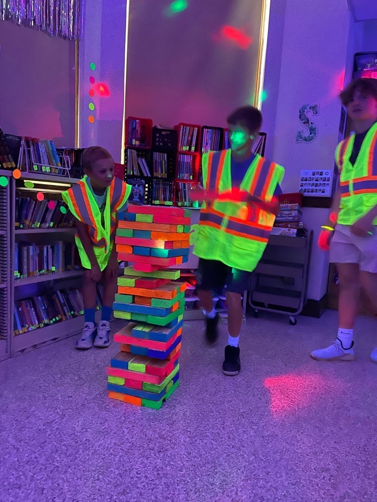 HSD5HE's tweet photo. Wrapping up 5th grade ELA with GLOWING review! https://t.co/3EKZ8Ql7LO