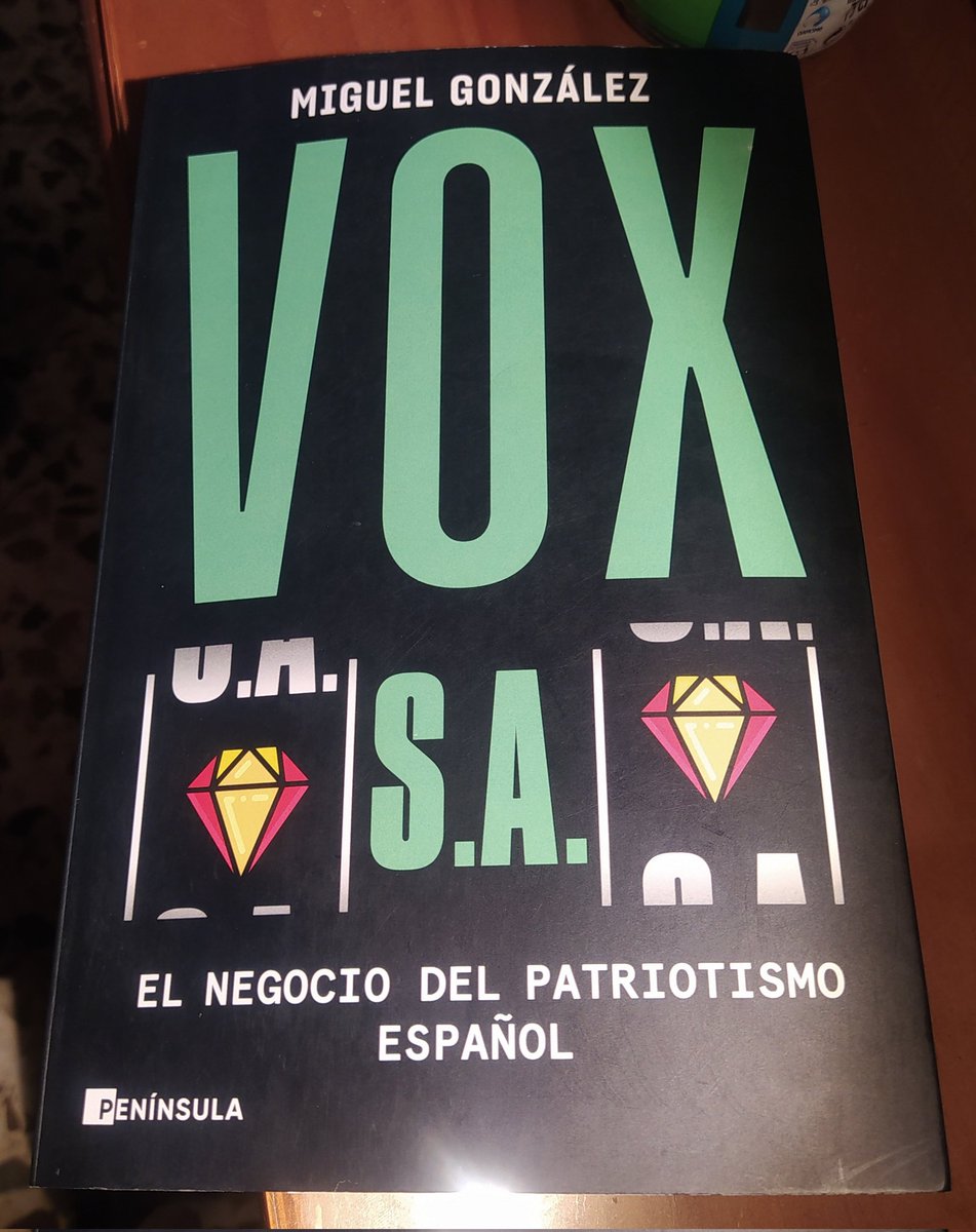 cancerberusanda's tweet photo. Para hablar, entender y conocer los orígenes y estrategias de los ultraderechistas de V🤮X creo imprescindible y necesario la lectura de este libro de @mgonzalezelpais
Para votar, debería ser obligatorio.
#ObjetivoZP @ObjetivoLaSexta @laSextaTV @iescolar https://t.co/uMLVKqZ9Ry