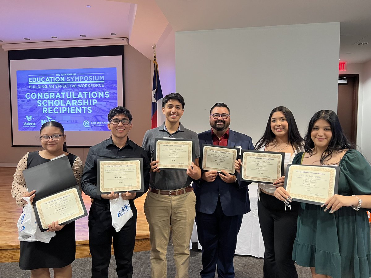 rpena3kr's tweet photo. Congratulations to our EastEnd Chamber of Commerce Scholarship Recipients and Teacher of the Year. @Milby_HS @MilbyCCC @MilbyLove @MilbyCo2022 https://t.co/01H9Ad2uEv