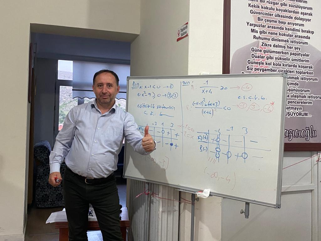OcaklarTokat's tweet photo. Tokat Alperen Ocakları ortaöğretim birimi toplantısı sonrası matematik dersi eksik konuları tekrar amaçlı matematik öğretmeni Sezai YILDIZ tarafından ücretsiz verilmiştir..
Hocamıza teşekkür ederiz.. https://t.co/l05DhUETAl