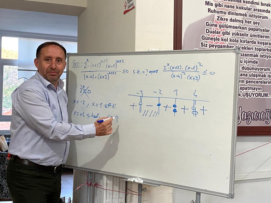 OcaklarTokat's tweet photo. Tokat Alperen Ocakları ortaöğretim birimi toplantısı sonrası matematik dersi eksik konuları tekrar amaçlı matematik öğretmeni Sezai YILDIZ tarafından ücretsiz verilmiştir..
Hocamıza teşekkür ederiz.. https://t.co/l05DhUETAl