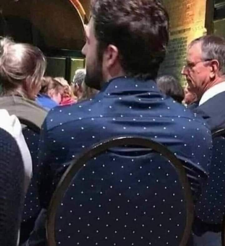 لما عصام يفضل يقولك بتيجو تقعدو زي الكراسي اللي قاعدين عليها بيبقي شايفنا كدا 😂😂