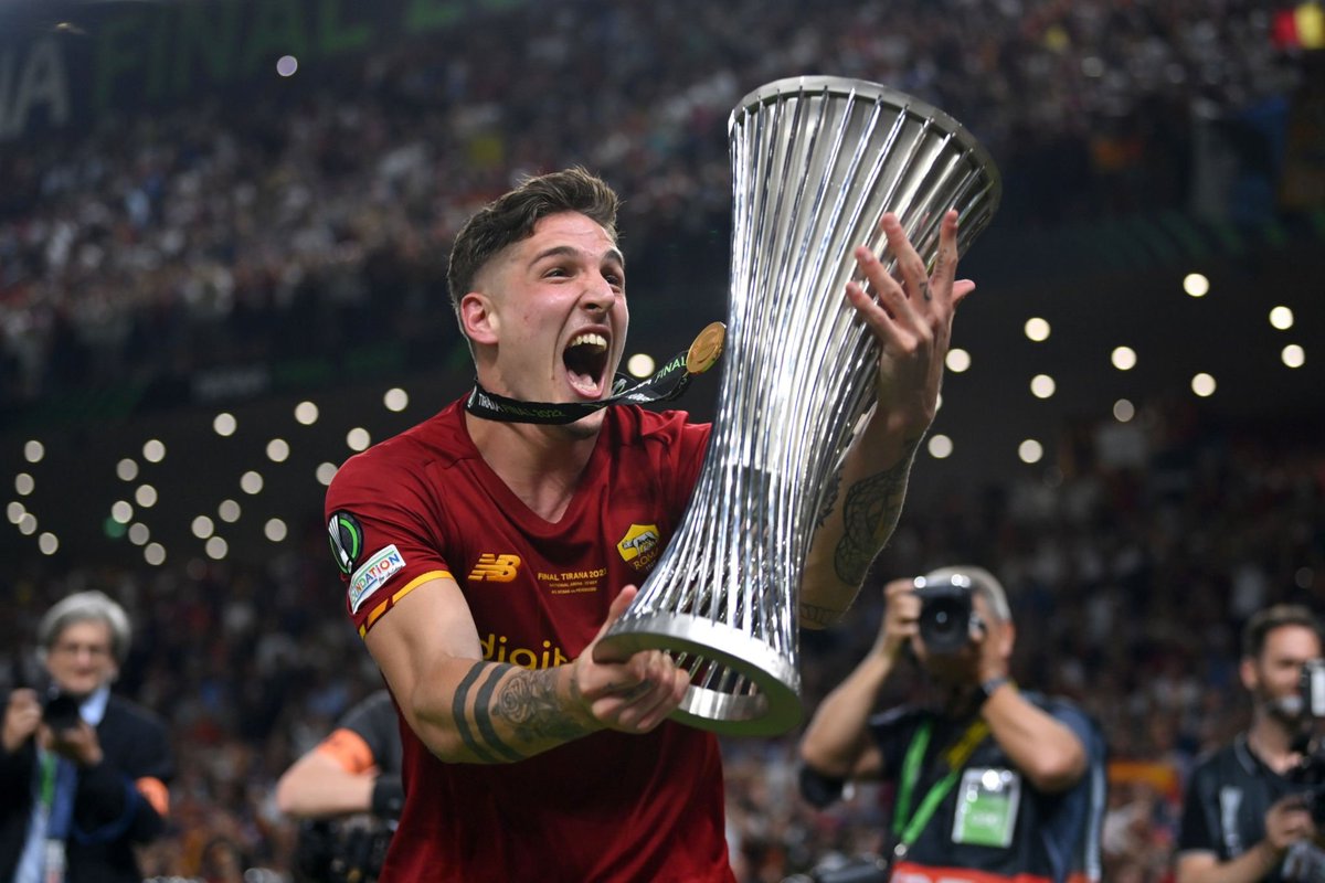 UEL4AR's tweet photo. كل الطرق تؤدي إلى رومـــا 🇮🇹🛣

#UECLfinal | #UEL https://t.co/Cd905djPSz