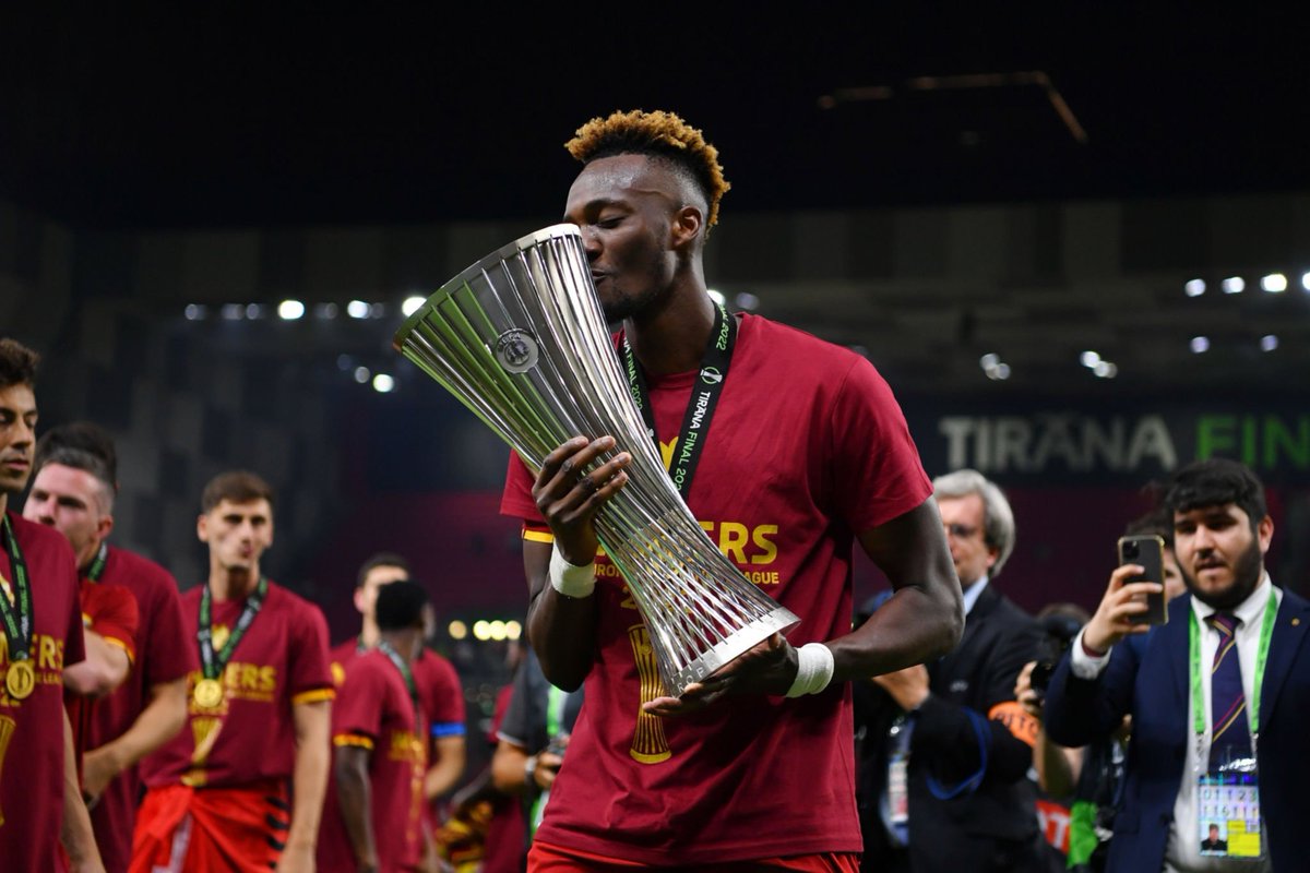 UEL4AR's tweet photo. كل الطرق تؤدي إلى رومـــا 🇮🇹🛣

#UECLfinal | #UEL https://t.co/Cd905djPSz