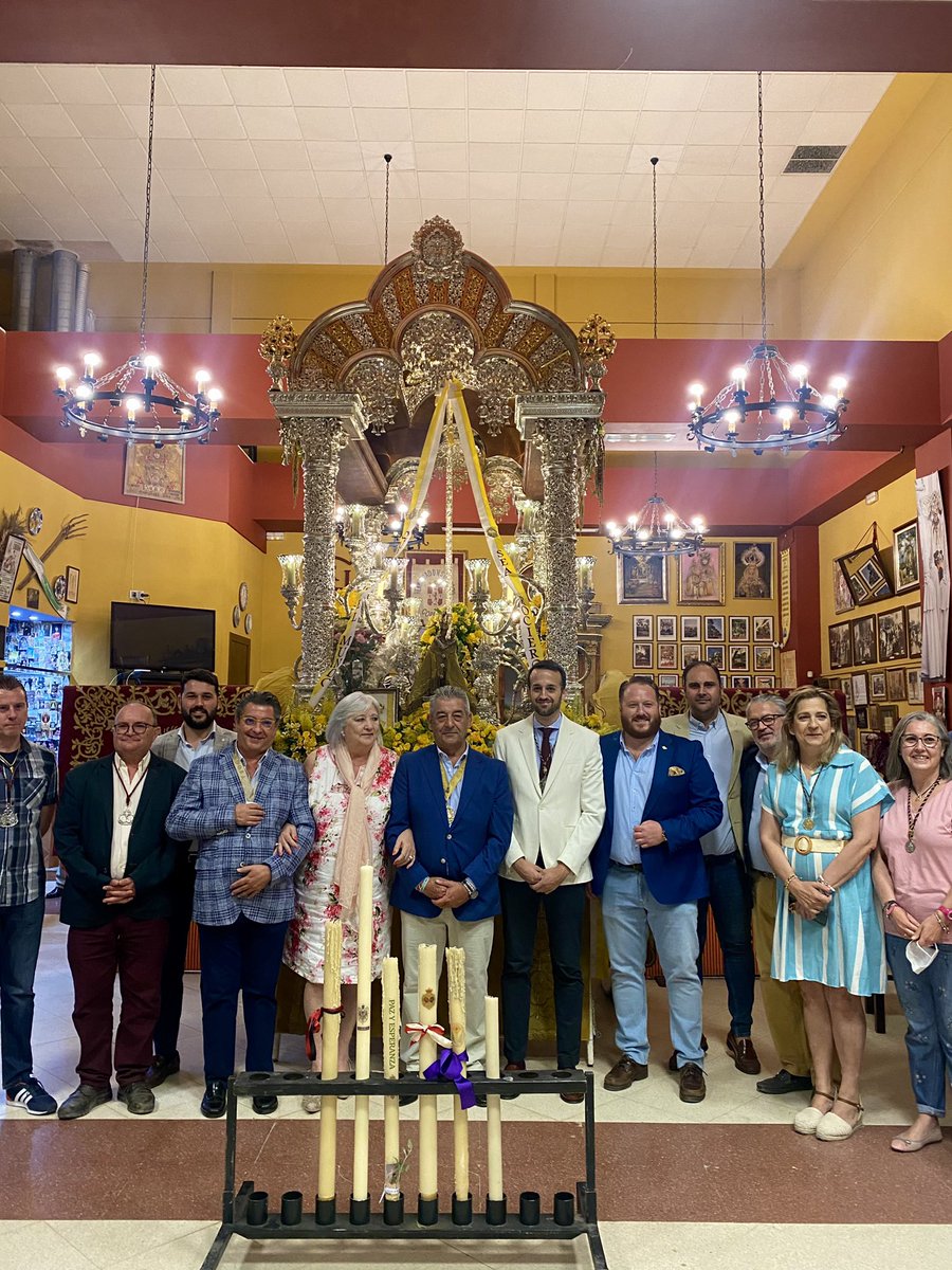 Hermandad del Calvario (@calvariocordoba) on Twitter photo 📸 Nuestra Hermandad, ha hecho entrega en la tarde de hoy, de uno de los cirios que el pasado Miércoles Santo iluminó a Nuestra Señora del Mayor Dolor y que ahora iluminará al Bendito y Glorioso Simpecado de la <a href="/hdadrociocordob/">Hdad. Rocío Córdoba</a>. 📸 Nuestra Hermandad, ha hecho entrega en la tarde de hoy, de uno de los cirios que el pasado Miércoles Santo iluminó a Nuestra Señora del Mayor Dolor y que ahora iluminará al Bendito y Glorioso Simpecado de la <a href="/hdadrociocordob/">Hdad. Rocío Córdoba</a>.