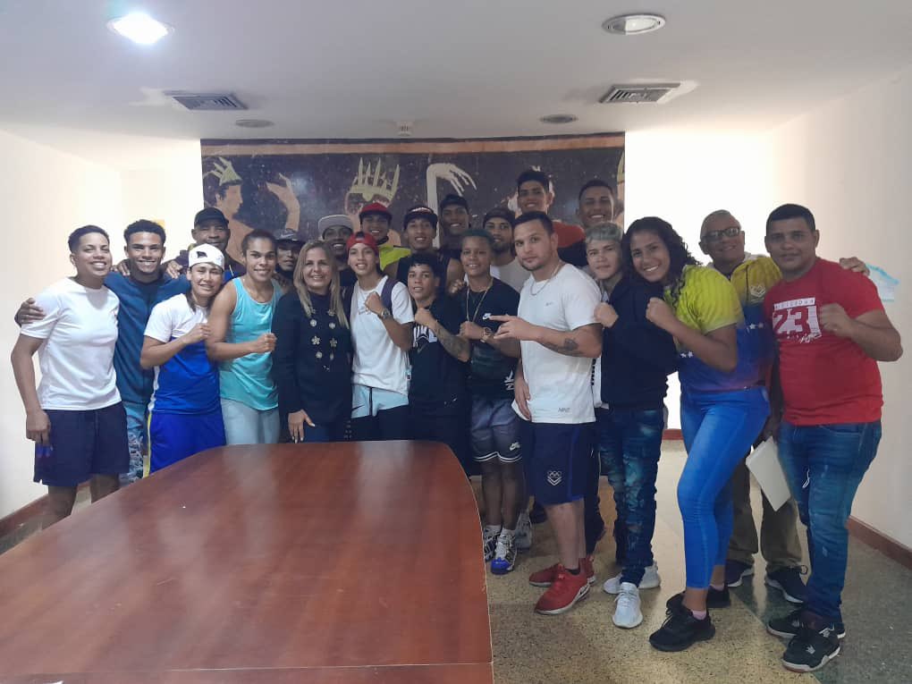 La Presidenta de #fevebox Dra <a href="/LUISABENITEZSUC/">Luisa Benitez</a> se reunió con los atletas, entrenadores y equipo técnico de Selección Nacional de la Federacion Venezolana de Boxeo donde se fijaron objetivos y metas con miras a los Juegos Bolivarianos y Juegos Suramericanos.

#yosoyfevebox #boxeo