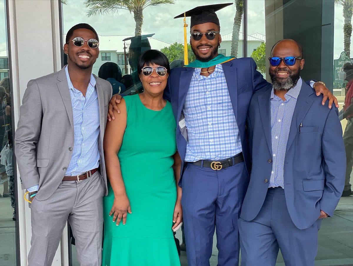 Splat_Pack's tweet image. Two down one to go! 👨🏾‍🎓
Bachelor’s in Health Science ✅
Master’s in Biomedical Science ✅
Doctorate of Medicine