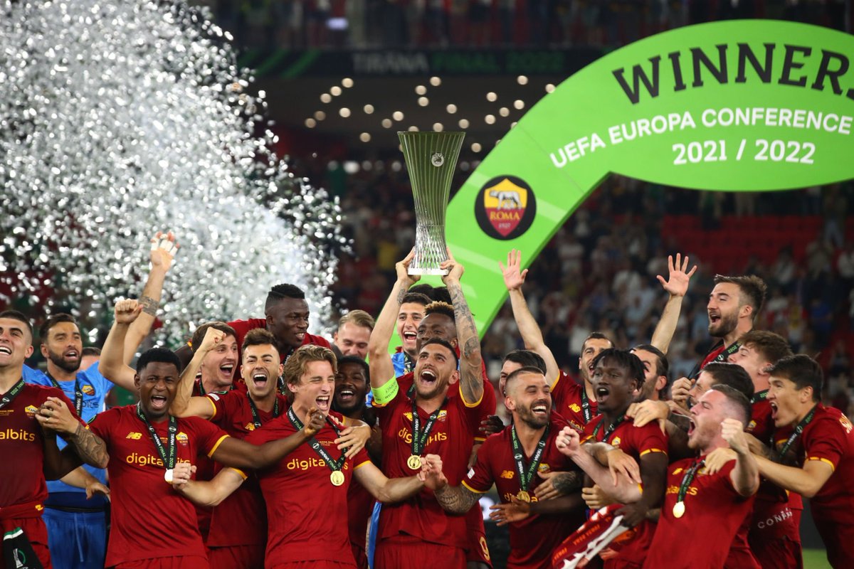 UEL4AR's tweet photo. رومانيستا مبسوطين؟ 😎🏆

#UECLfinal | #UEL https://t.co/BhFBtCHeit