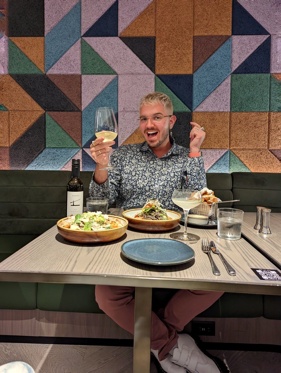 dothedaniel's tweet image. POV you're traveling with someone who NEVER stops eating 😜✌️

Thankfully our stay at @SheratonCentre had the perfect solution to ensure that @fashionights never went hungry:

instagram.com/reel/Cd_BOT_gM…

#DoTheDaniel #FASHIONIGHTS #SheratonCentreToronto #SeeTorontoNow #Pride *HOSTED
