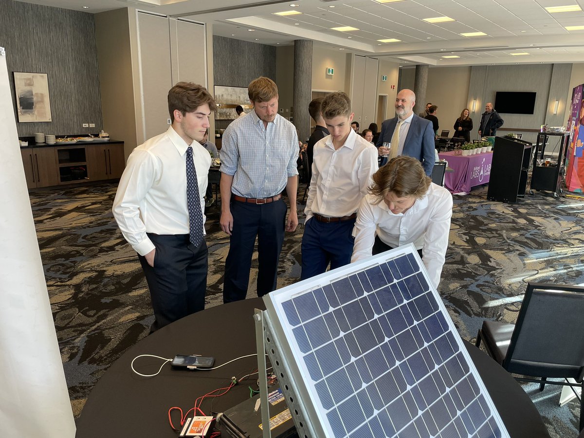 Brilliant Labs / Labos Créatifs tweet media