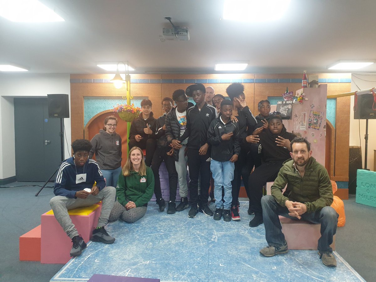 Great to be at the @HamaraCentre tonight, with 20+ youngsters from our Space youth group - for the @LeedsPlayhouse 'I Wanna Be Yours' show, on #interculturalism. Good to see growing impetus around taking arts + culture out of the big institutions, + into our communities.