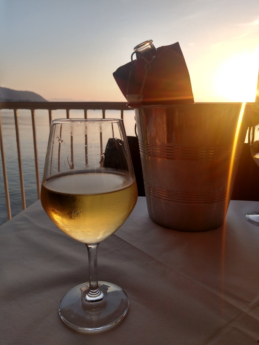 ByWayOfChi's tweet photo. It's National Wine Day AND Wine Wednesday! Best day ever? Definitely. Cheers 🥂 https://t.co/jBmAcmEfcg