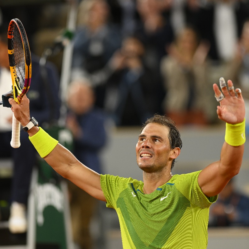 rolandgarros's tweet photo. 107 victoires à Roland-Garros.
300 en Grand Chelem.

Rafael Nadal toujours plus dans la légende. 👑🇪🇸 #RolandGarros