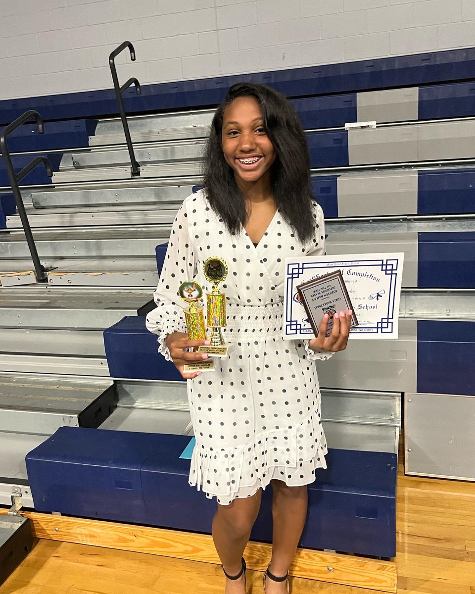 CBailey_35's tweet photo. We officially have a high school studentπ₯Ήπ
#RankedNumber5inherClass
#DefensivePlayeroftheYear
#LeadershipAward
#PrincipalListAllYear
#HerNameHoldWeight
#AllPraisesToGod https://t.co/f5PrREKIJ2