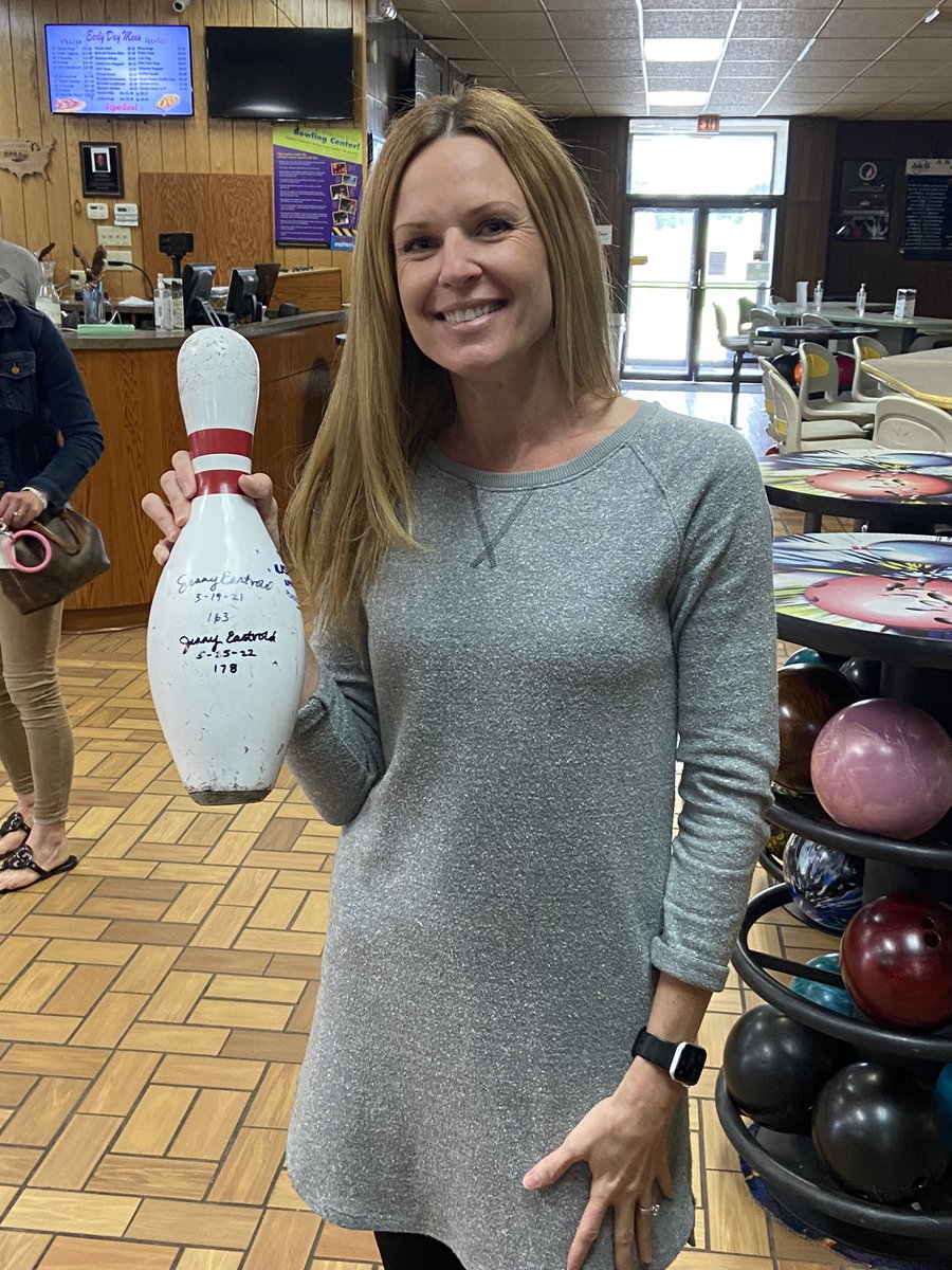 Defending FC Elementary Bowling Champs! Mr. Harriman and Mrs. Eastvold win the highest game of 2. Mrs. Eastvold came from behind to inch past Mrs Soronson. Mr. Harriman dominated.