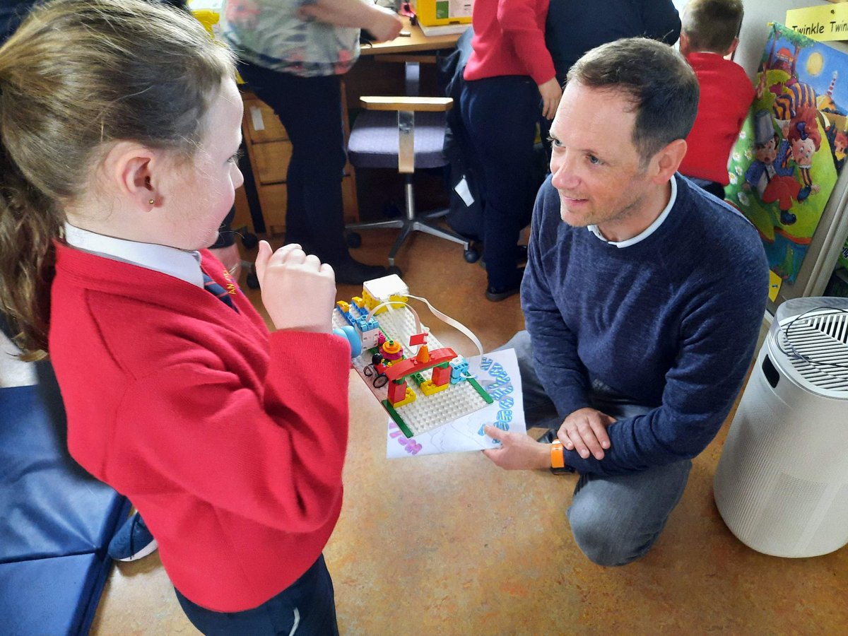 Stokane's tweet photo. Our future engineers showed @jonruane some of their #SpikeEssential models for #FirstLegoLeague
#STEM @Learnit_Ireland https://t.co/4QzlcTljAh