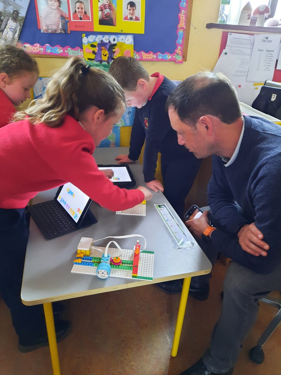 Stokane's tweet photo. Our future engineers showed @jonruane some of their #SpikeEssential models for #FirstLegoLeague
#STEM @Learnit_Ireland https://t.co/4QzlcTljAh