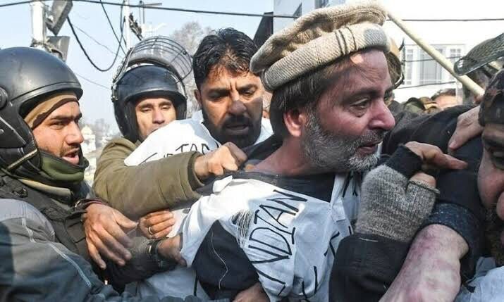 RaeeskhanO's tweet photo. آج بھری دنیا نے دیکھا کہ
ایک جانب اکیلا یاسین ملک کھڑا تھا اور دوسری جانب پورا فاشسٹ بھارت،
مگر یہ دلیر ڈٹا رہا اور ہار ماننے کیبجائے ساری عمر جیل میں کاٹنے کو ترجیح دی۔۔
کشمیری حریت رہنما یاسین ملک کی رہائی کیلئے اب عالمی تنظیموں کو میدان سجانا ہوگا۔۔
 #Pak_StandsWithYasinMalik https://t.co/k0VZsDE8hV