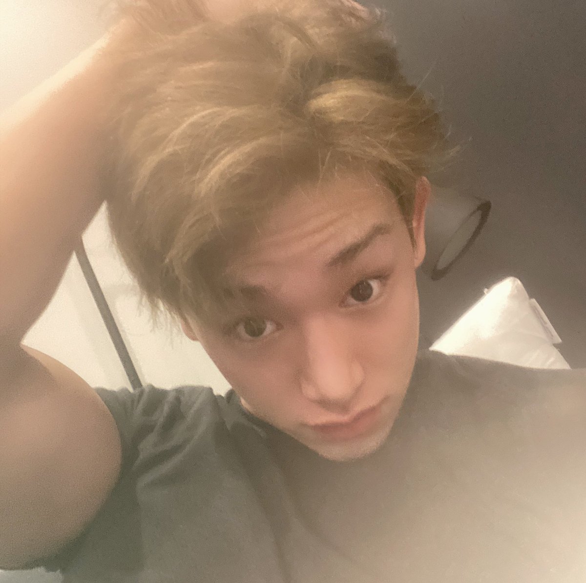 metaIvlog's tweet photo. 𝑆omething really 𝑏l𝕦e apareció fuera de casita, una invitación #the큐피드ー𝑑ate a la orden del día, pues los #𝟷𝟶𝟶일as𔘓𝑙overs llegaron para festejarse y yo como buen fan me ven listo para apoyar a las niñas más lindas del condado. ◡̈ ⊹ ࣪  ¡Muchas felicidades, bebés! ♡ https://t.co/iVrfo8EBZN