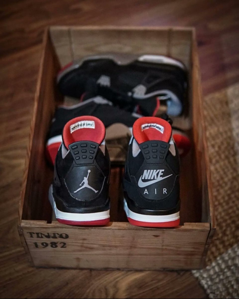 SneakerNews's tweet image. Nike Air &amp;gt; Jumpman
(via mangehappa/IG)