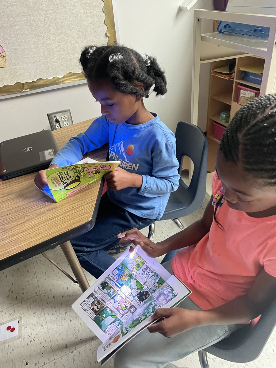LitSpecMaeMae's tweet photo. More creative ways to get kids excited about reading @GroveElementary! Classroom Library Reveal Day was a HUGE success! https://t.co/JcT3S2ZyGC