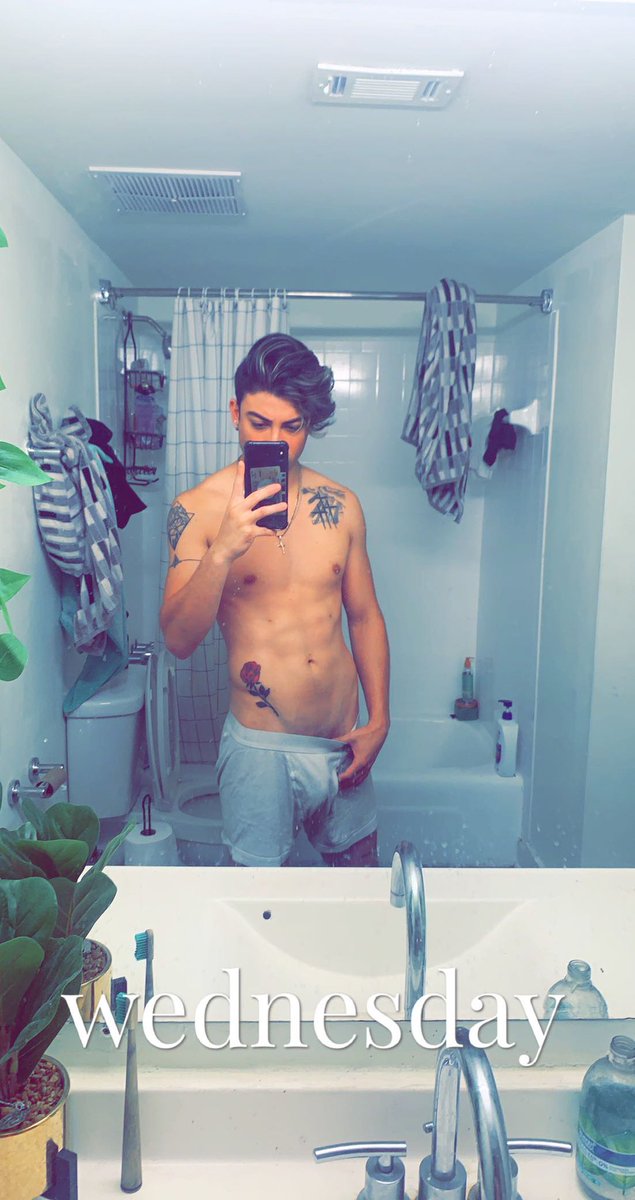 CollinTorresxxx's tweet photo. How’s everyone’s day going? 😁 make sure u check out my OF to see explicit photos ;) all u gotta do is click this link https://t.co/hrzkj619Lh and click the OF link! See u there 😝 -Subs get added on snap! @mikeysierra3 #noteasing #retweet4retweet https://t.co/lfoFKrNSFv
