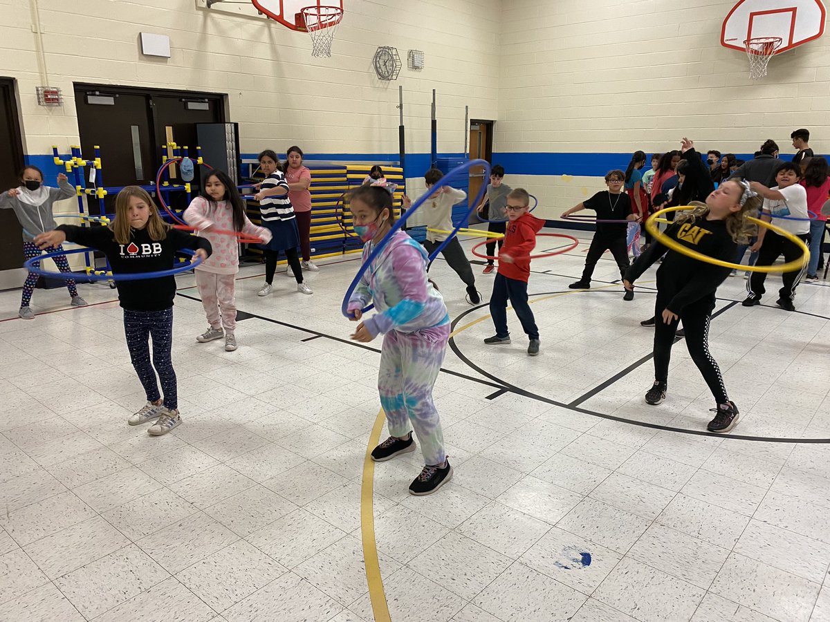 MrsFoley_SD54's tweet photo. Hula hoop fun! 😀 https://t.co/jrZfKOVT5m