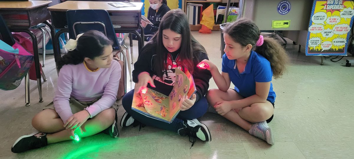 ivette0920's tweet photo. Flashlight 🔦 Buddy Reading today @NorthHialeah as part of our Reading/ STEAM Week! @MDCPS_ELA @SuptDotres https://t.co/Ny6aHMTOKF