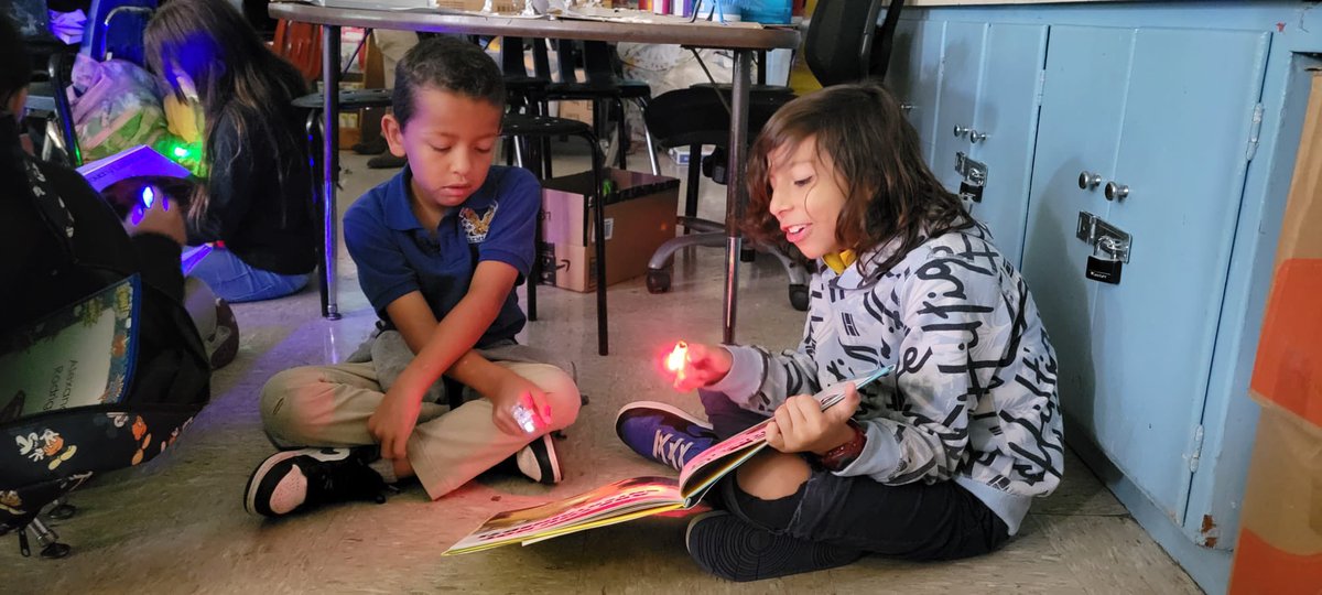 ivette0920's tweet photo. Flashlight 🔦 Buddy Reading today @NorthHialeah as part of our Reading/ STEAM Week! @MDCPS_ELA @SuptDotres https://t.co/Ny6aHMTOKF