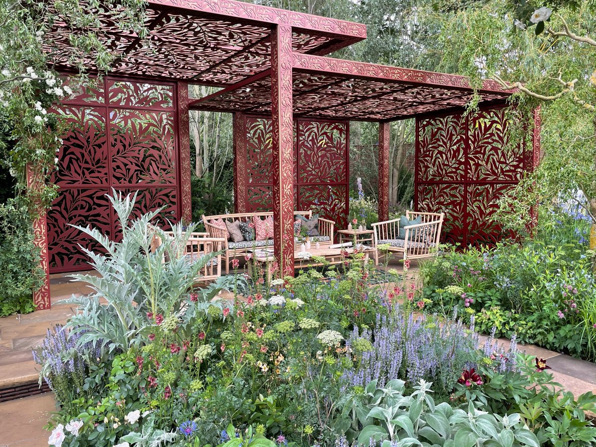 suerhodescomms's tweet photo. Well deserved gold for the @WMorrisandCo #SandersonDesignGroup garden at #RHSChelseaFlowerShow  today - bringing together my love of gardening and decorative arts https://t.co/EA72lYJ0Ir