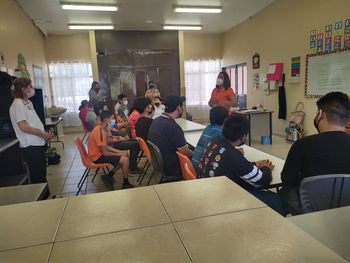 UCaborca's tweet photo. Mitos y Realidades de las Drogas, impartido a los alumnos de CAM, como parte de las actividades de la 1ra. Jornada Nacional de Salud Pública 2022 del 16 al 27 de mayo, con el lema: "1, 2, 3 por nuestra salud" #capacaborca #usatucapa #CONADIC #CuidaTuSaludMental #saludpublica https://t.co/AE24MS8Pk6