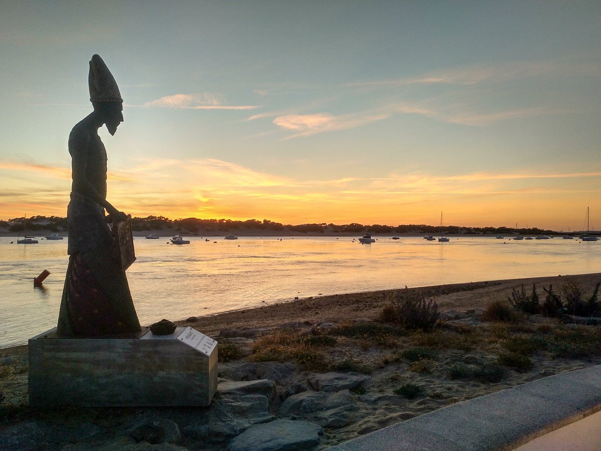 arartesania's tweet photo. Bendecidos seamos nosotros por poder disfrutar de las puestas de sol en #SanctiPetri, #Chiclana, #Cadiz.
https://t.co/bx9silXRxc https://t.co/C2Ph1fLsGS