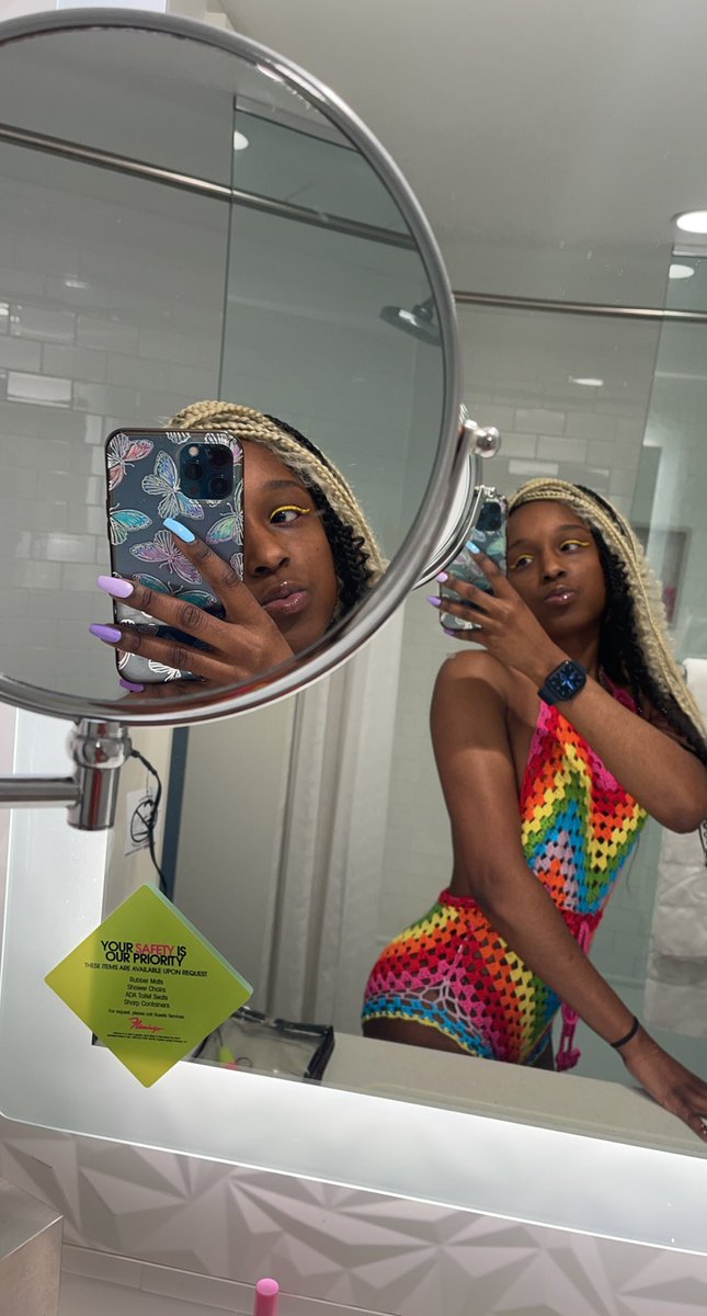 Myeshaaaa__'s tweet photo. #PictureTime #AllNaturalMe https://t.co/6C79vsSxOE
